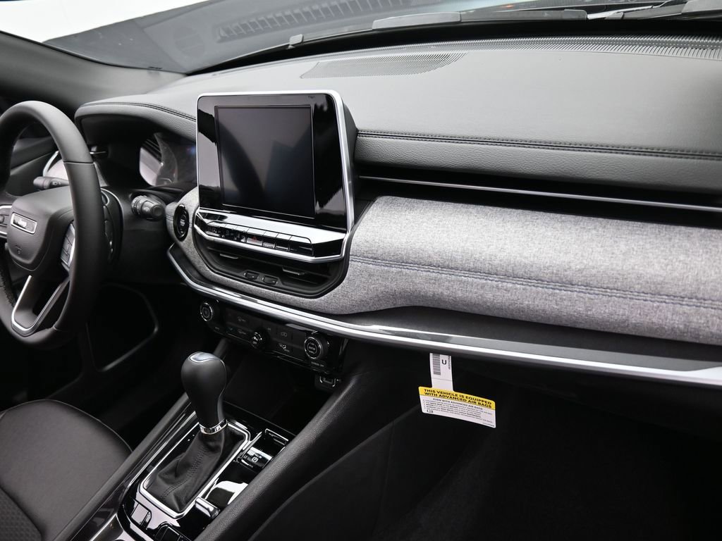 Used 2025 Jeep Compass Latitude image 35