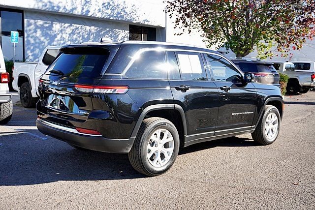 Used 2023 Jeep Grand Cherokee Limited w/ Trailer Tow Prep Group (B) image 8