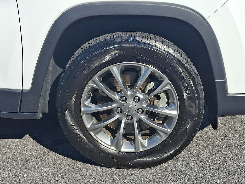 Used 2021 Jeep Cherokee Latitude Plus w/ Sun & Sound Group AWD/4WD image 8