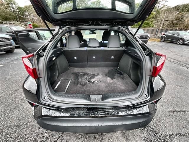 Used 2022 Toyota C-HR XLE image 30
