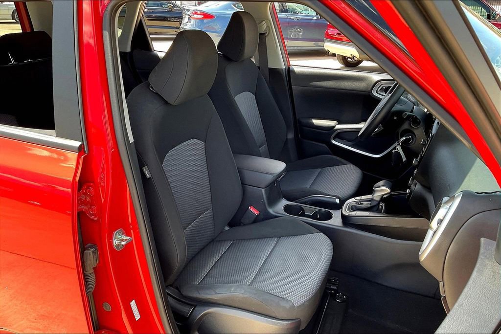 Certified 2022 Kia Soul LX w/ Technology Package image 7