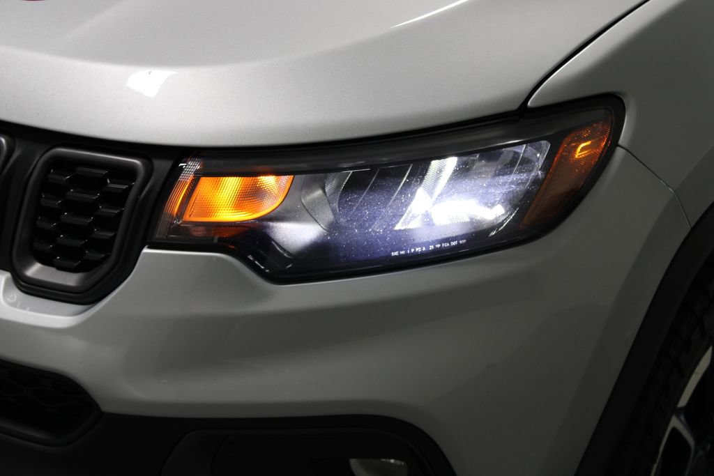Used 2025 Jeep Compass Trailhawk image 51