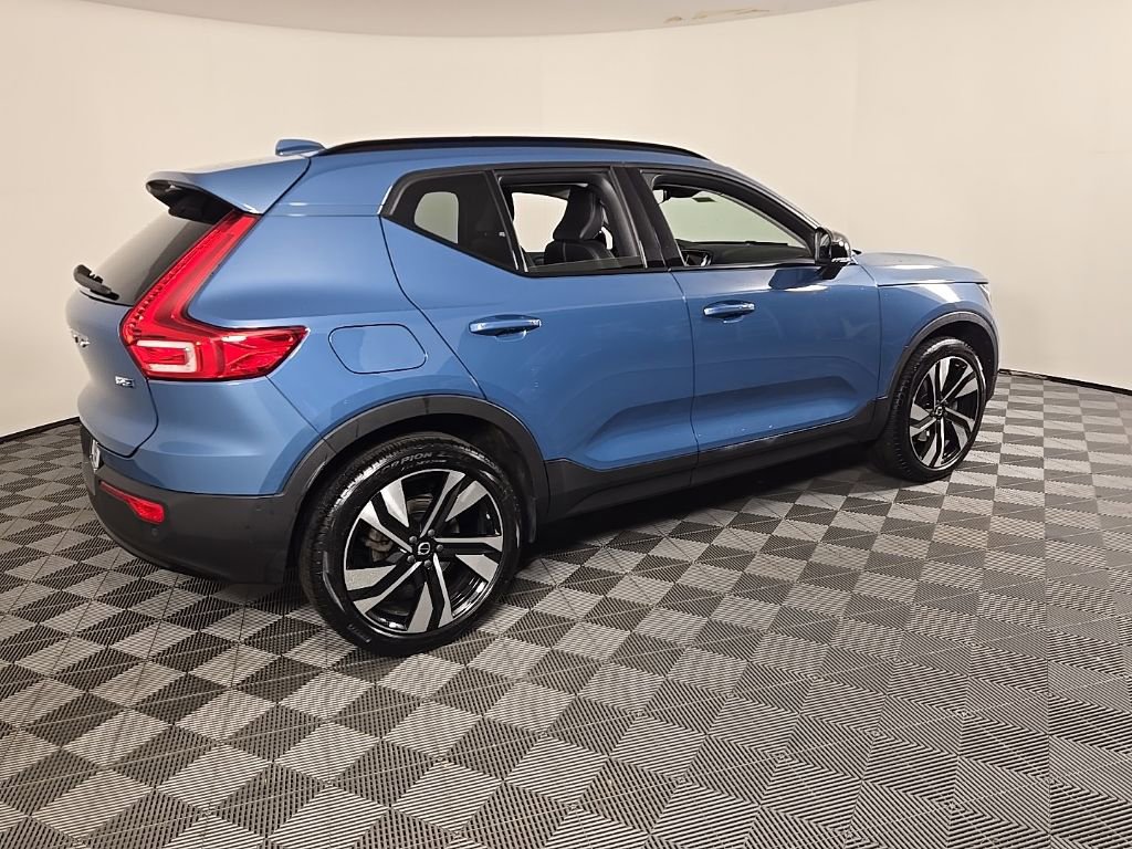 Certified 2023 Volvo XC40 B5 Plus w/ Climate Package AWD/4WD image 9