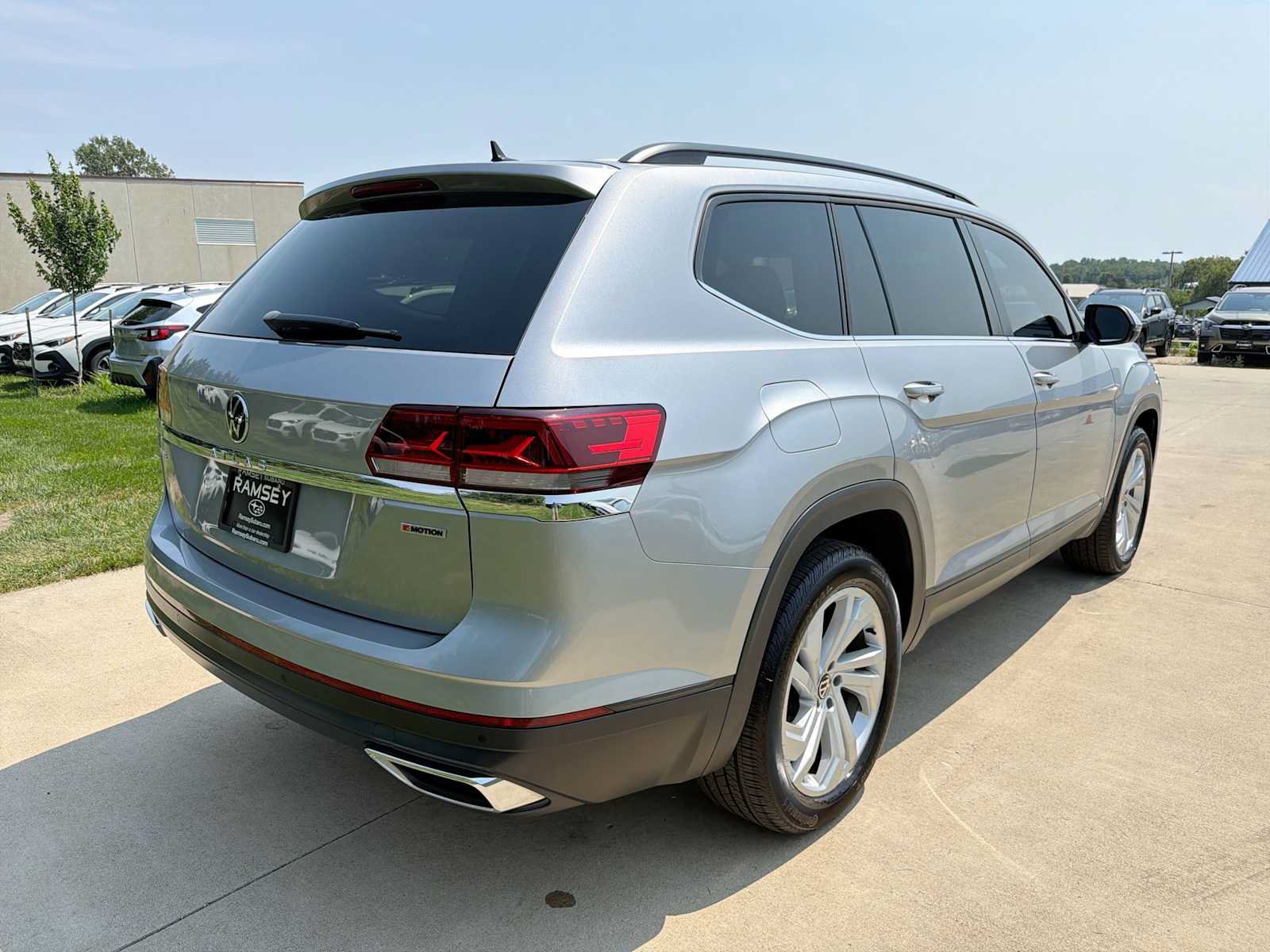 Used 2022 Volkswagen Atlas SE w/ Panoramic Sunroof Package AWD/4WD image 6