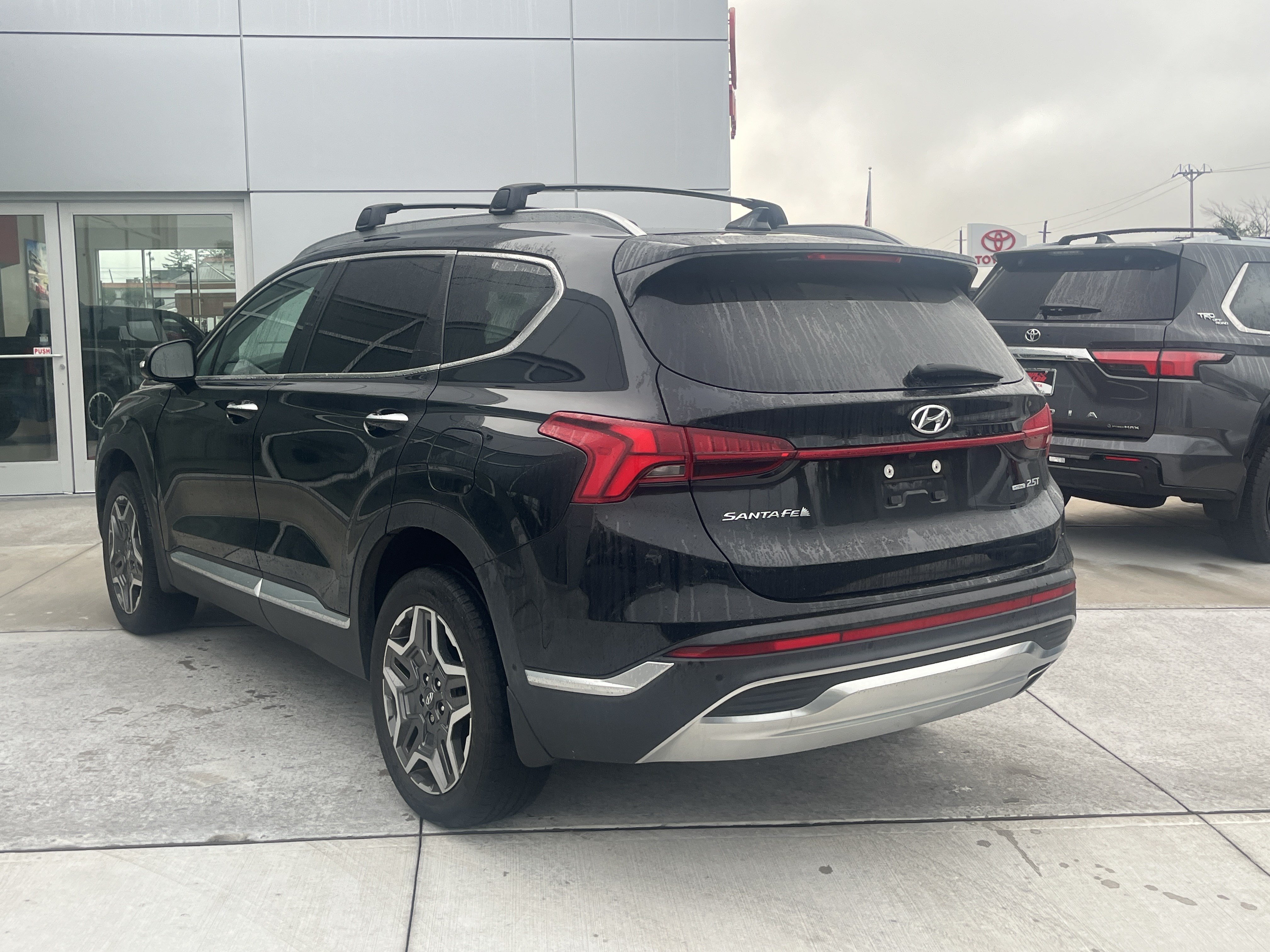 Used 2022 Hyundai Santa Fe Limited w/ Cargo Package AWD/4WD image 4