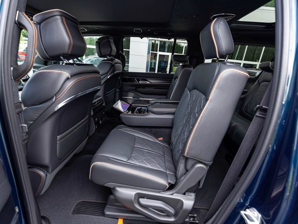 New 2026 Jeep Grand Wagoneer L Summit AWD/4WD image 24