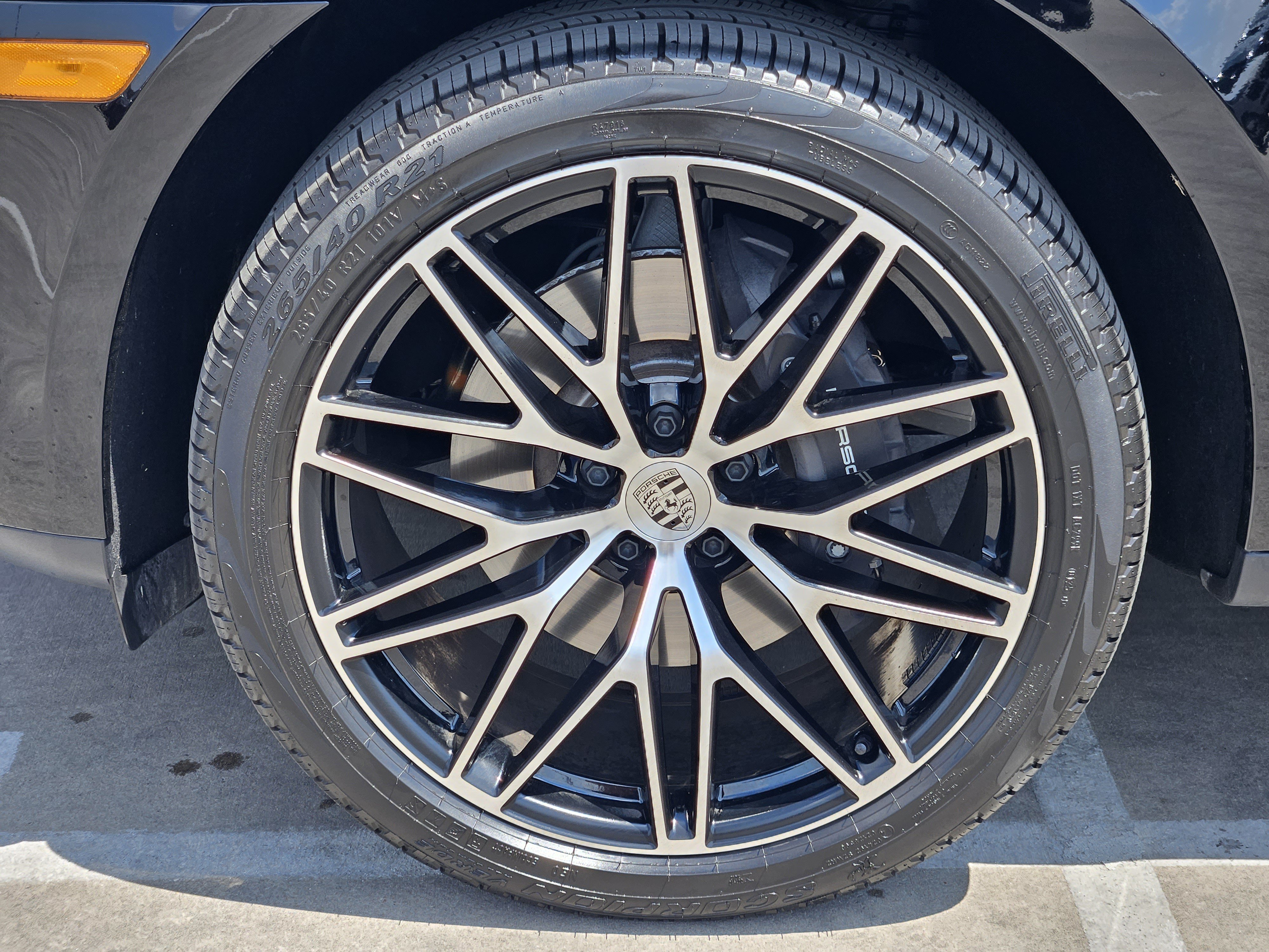 Certified 2025 Porsche Macan AWD/4WD image 14