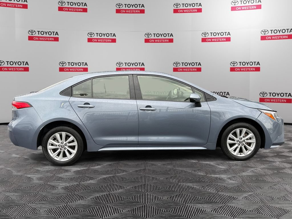 Used 2023 Toyota Corolla LE w/ LE Convenience Package FWD image 4