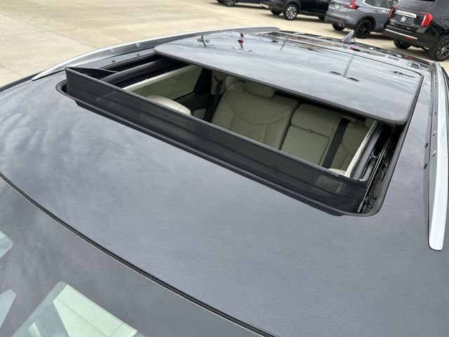 Certified 2023 Cadillac XT5 Premium Luxury w/ LPO, Floor Liner Package image 39