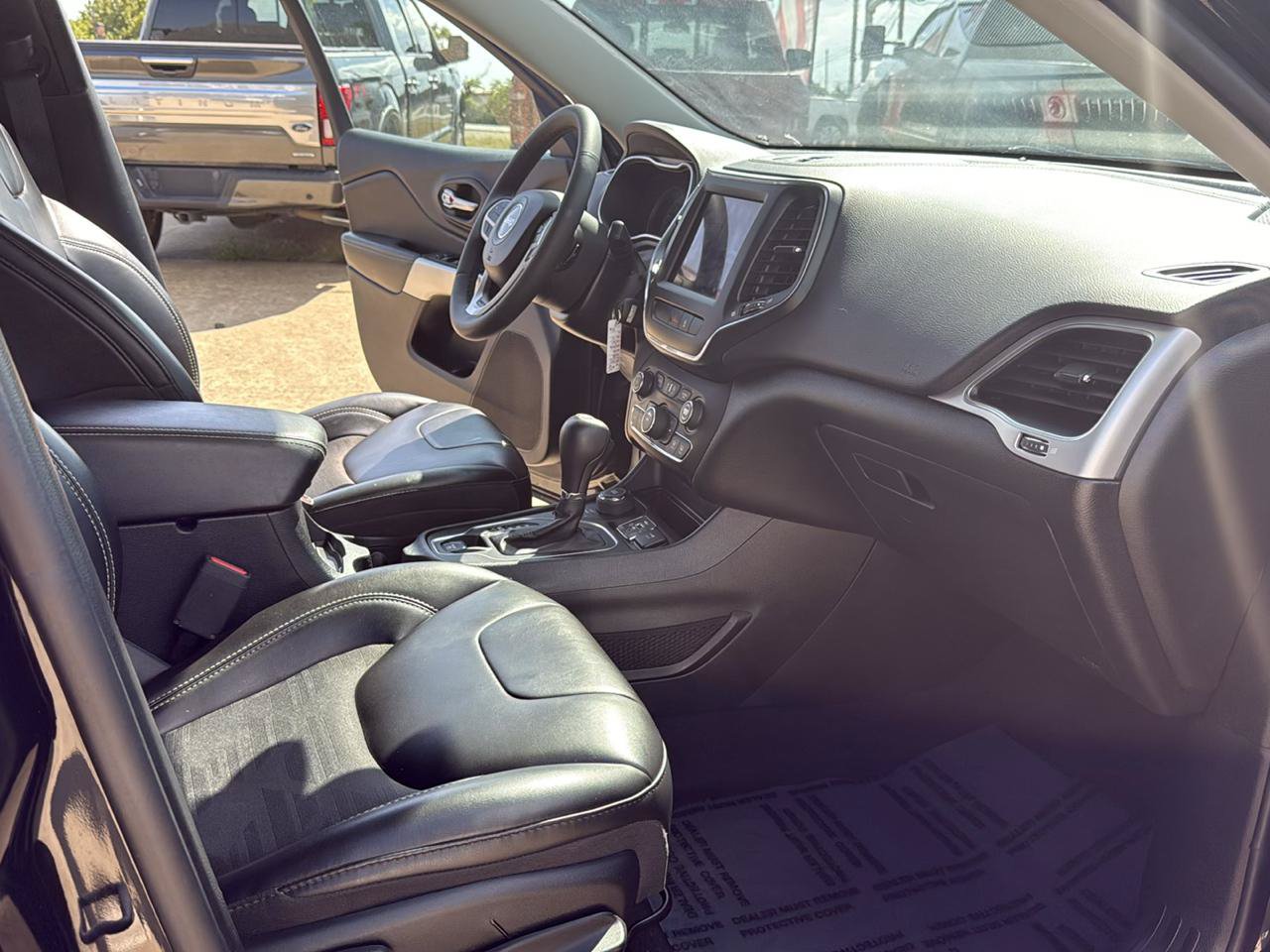 Used 2022 Jeep Cherokee Latitude AWD/4WD image 34