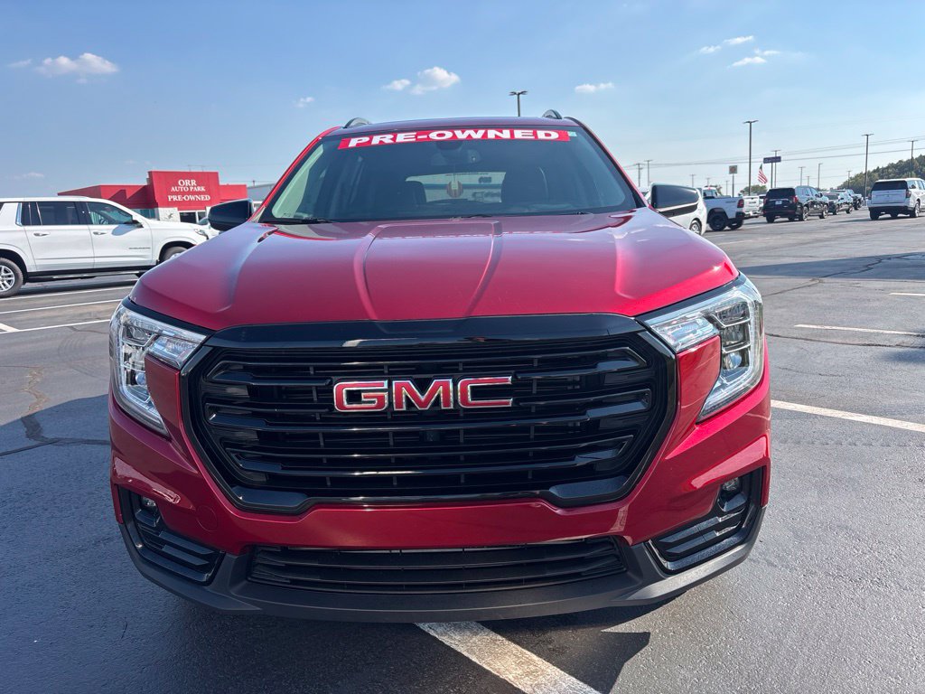 Used 2024 GMC Terrain SLT w/ Elevation Edition FWD image 2