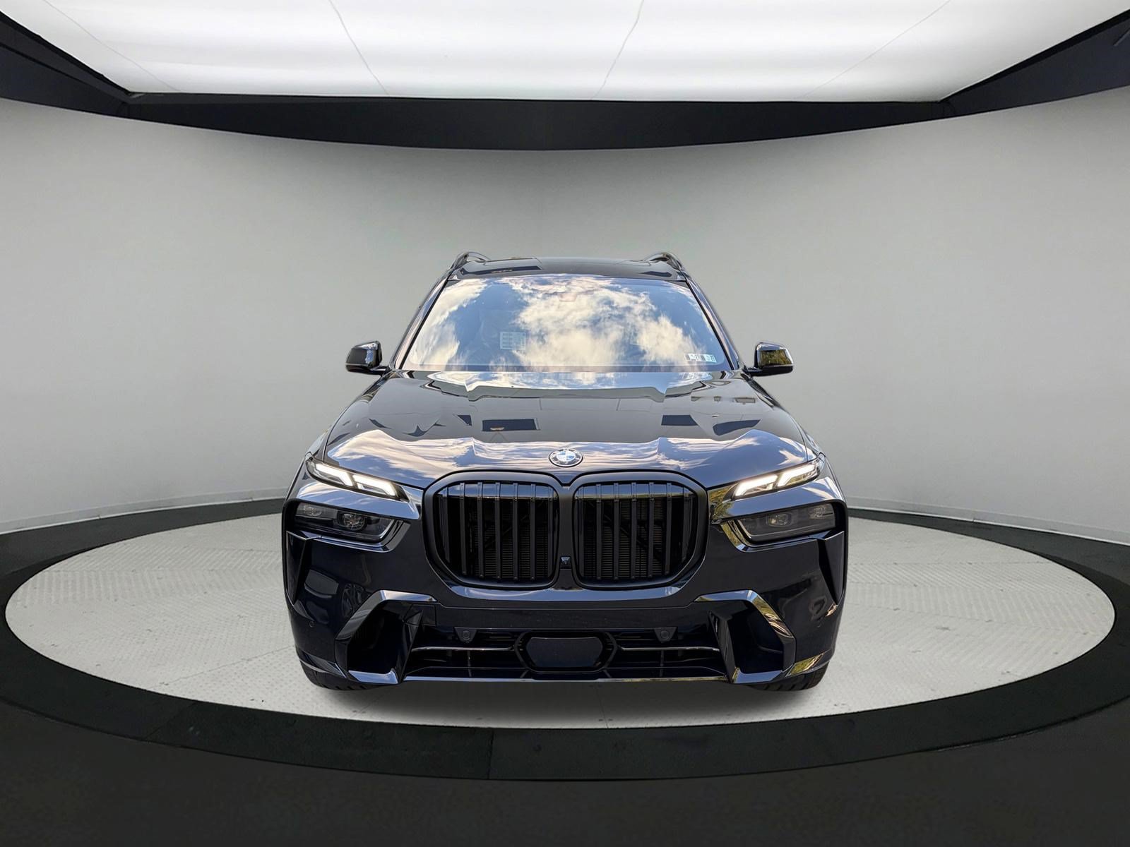 New 2027 BMW X7 xDrive40i w/ M Sport Package AWD/4WD image 2