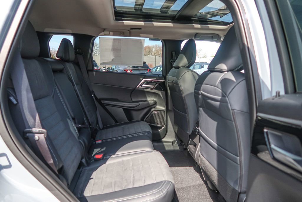 New 2026 Mitsubishi Outlander AWD image 15