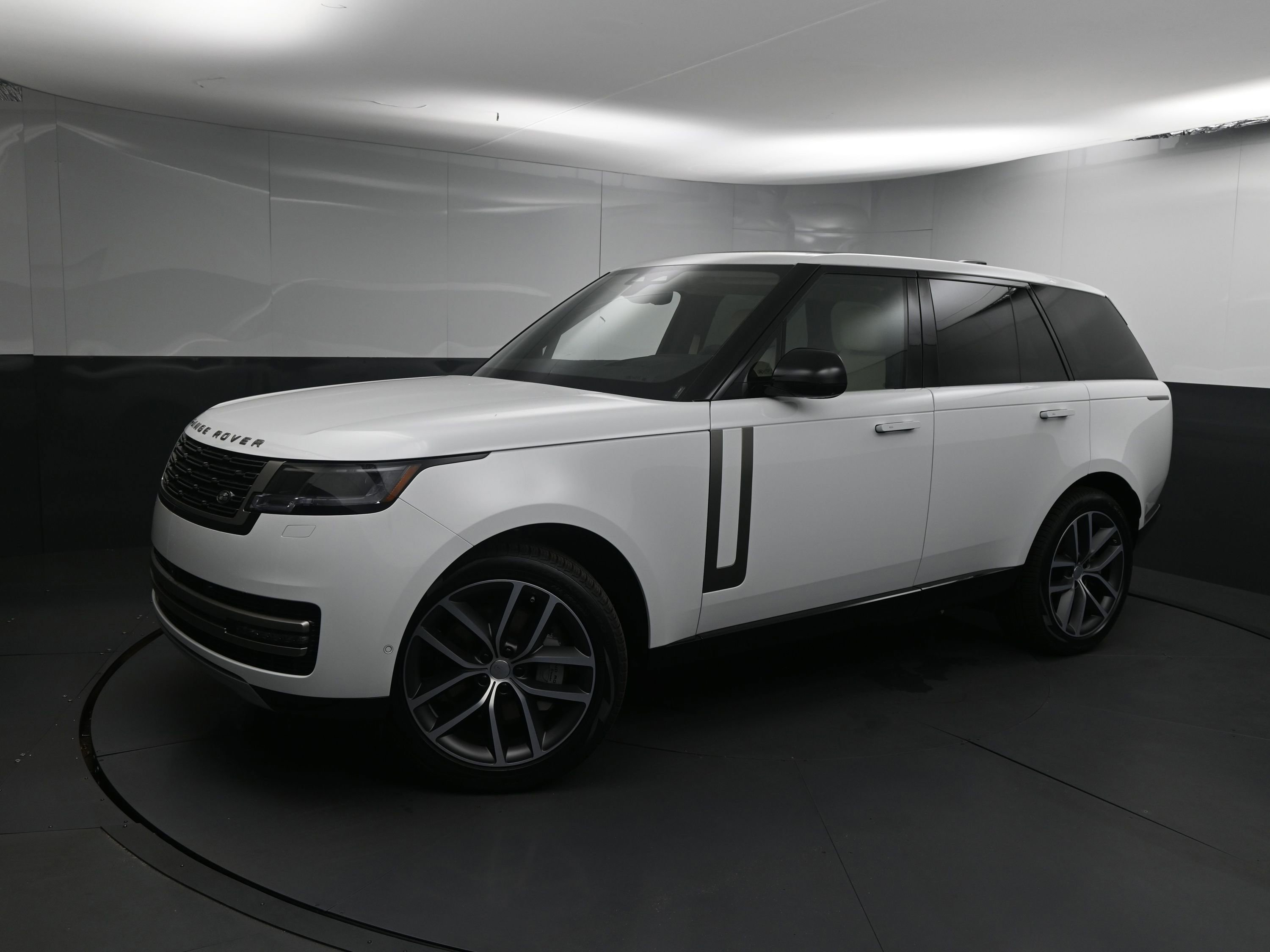 New 2025 Land Rover Range Rover SE image 4
