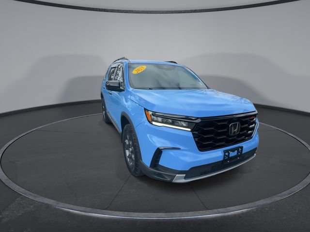 Used 2025 Honda Pilot TrailSport image 4