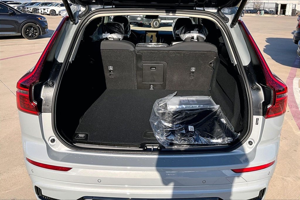 New 2026 Volvo XC60 B5 Plus w/ Climate Package AWD/4WD image 38