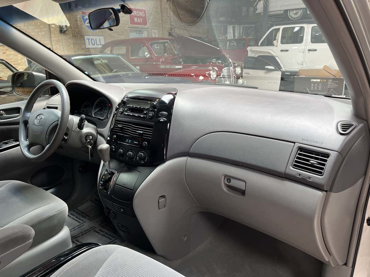 Used 2004 Toyota Sienna LE FWD image 11