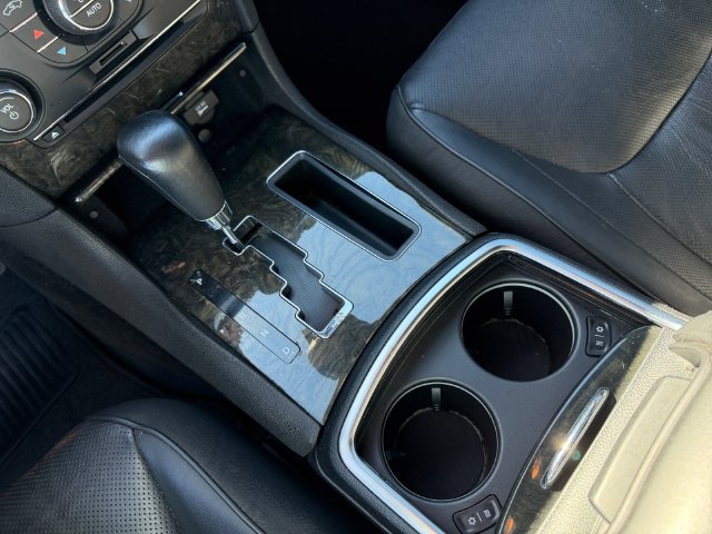 Used 2011 Chrysler 300 C RWD image 29