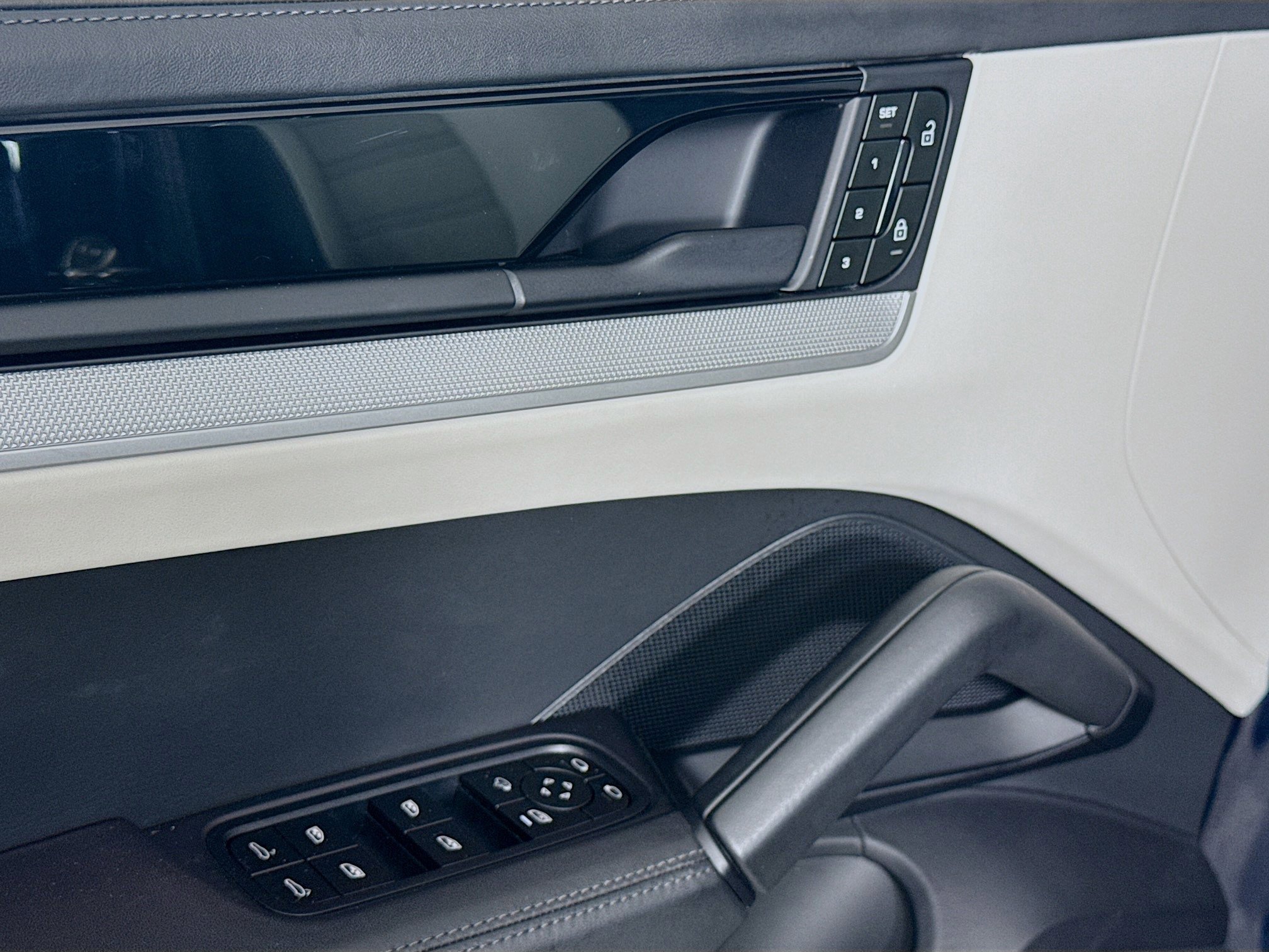 Certified 2024 Porsche Cayenne S image 11