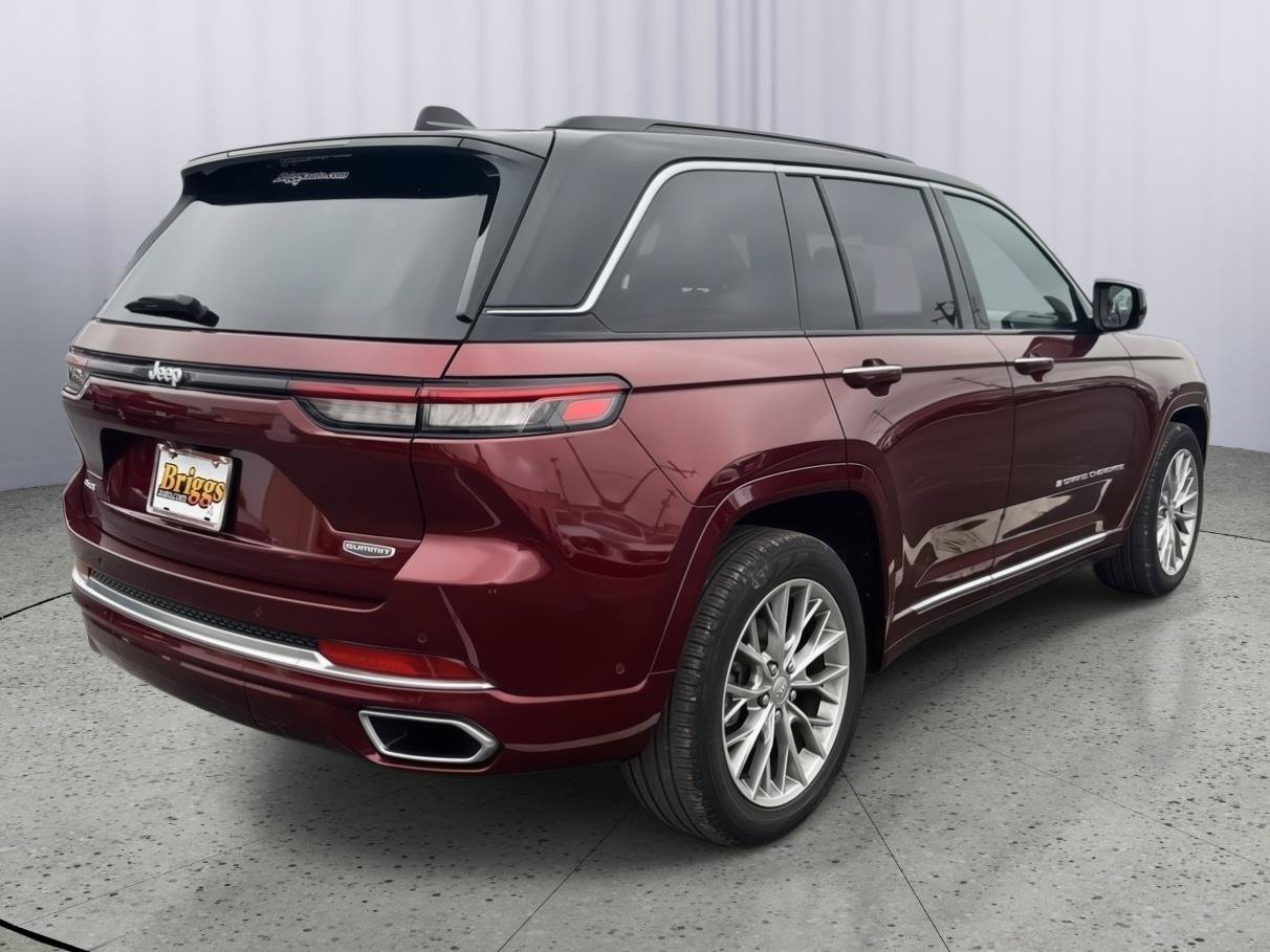 Used 2024 Jeep Grand Cherokee Summit AWD/4WD image 5