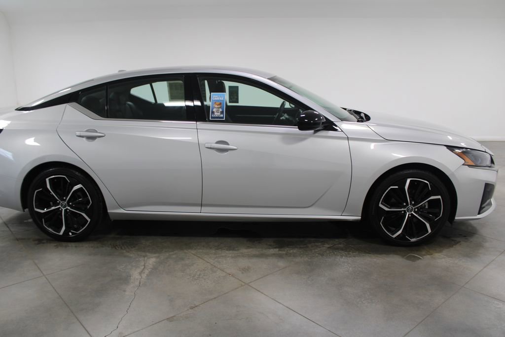 Used 2024 Nissan Altima 2.5 SR image 11
