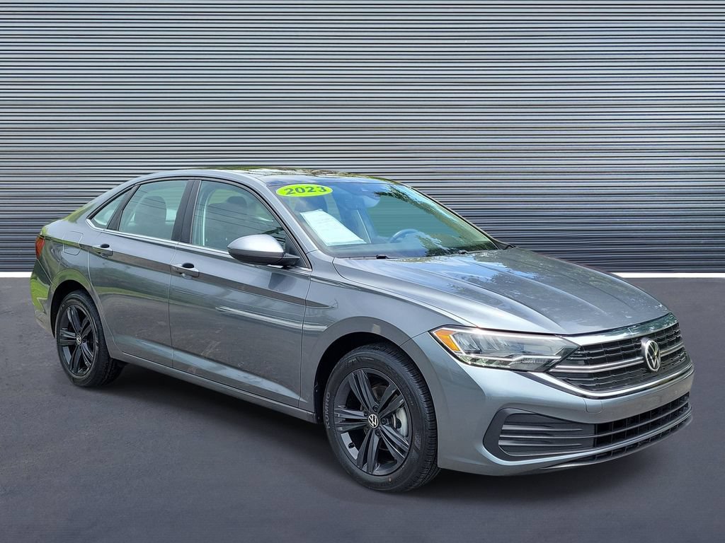 Used 2023 Volkswagen Jetta SE w/ Panoramic Sunroof Package FWD image 2