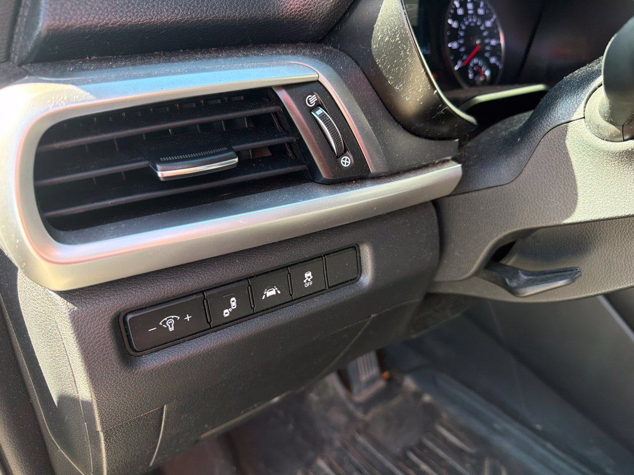 Used 2020 Kia Telluride LX AWD/4WD image 13