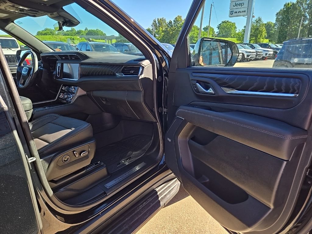 Used 2024 GMC Yukon XL Denali w/ Advanced Technology Package AWD/4WD image 77