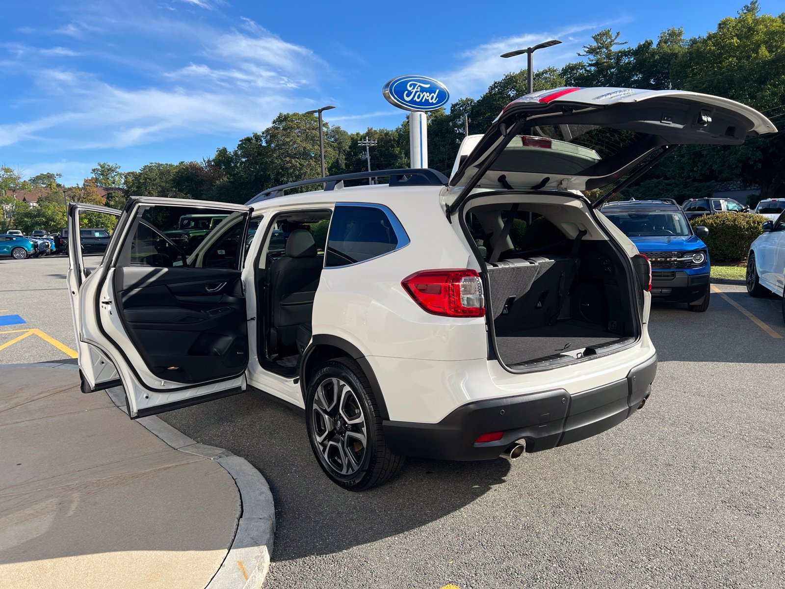 Used 2023 Subaru Ascent Limited w/ Technology Package AWD/4WD image 11