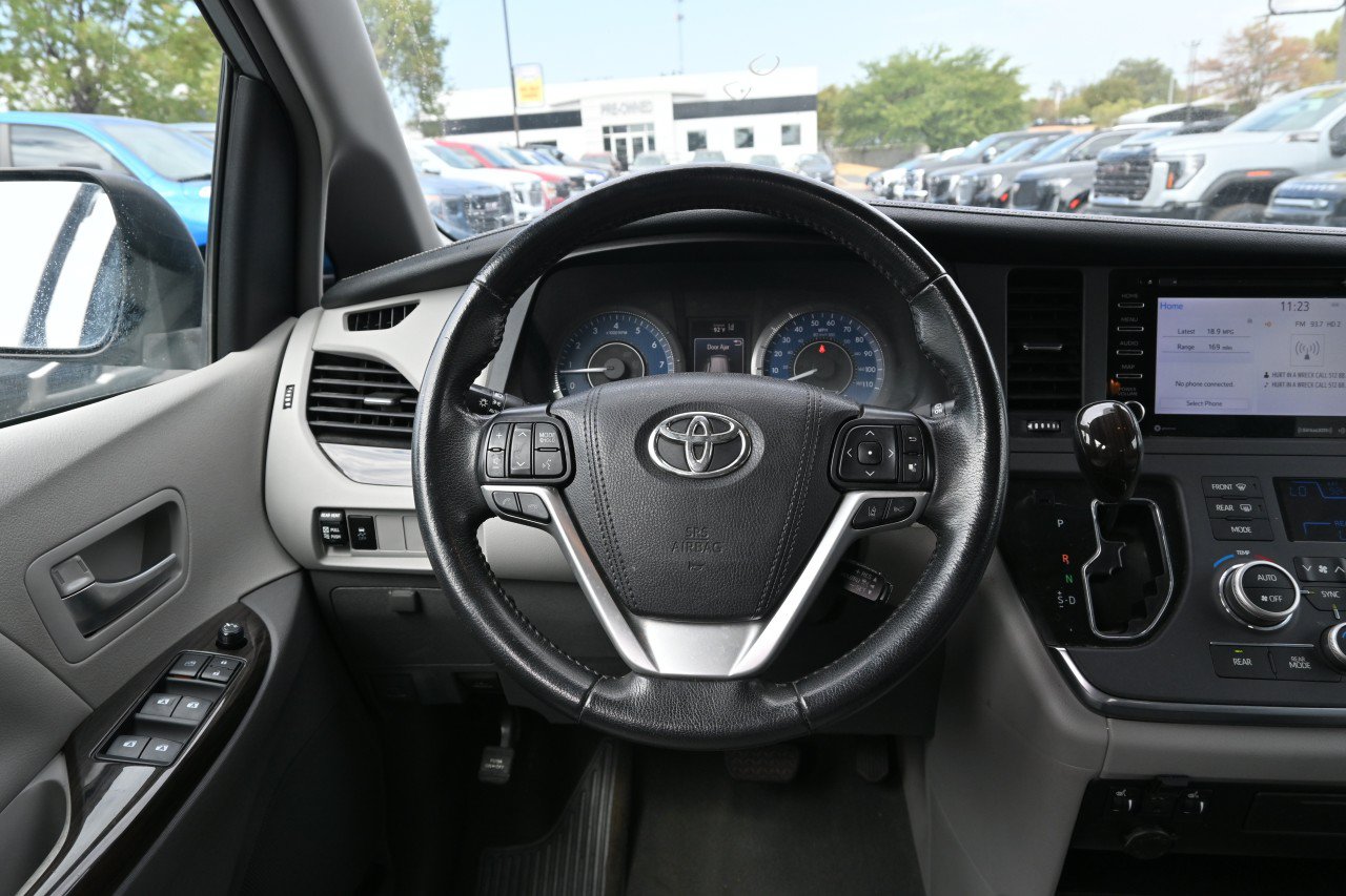 Used 2019 Toyota Sienna XLE FWD image 9