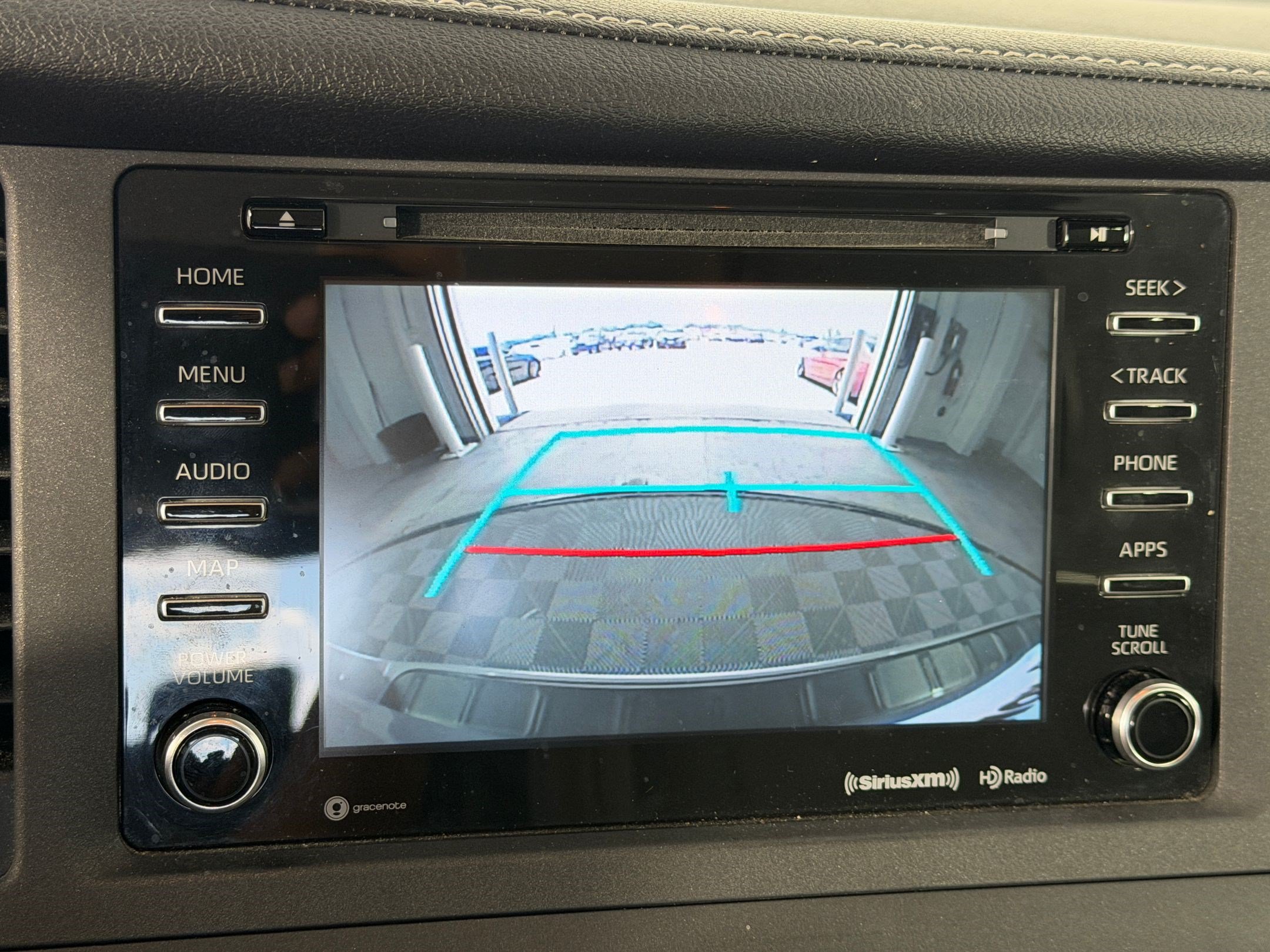 Used 2018 Toyota Sienna XLE w/ XLE Navigation Package FWD image 18