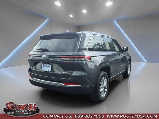 Used 2024 Jeep Grand Cherokee Laredo X AWD/4WD image 3