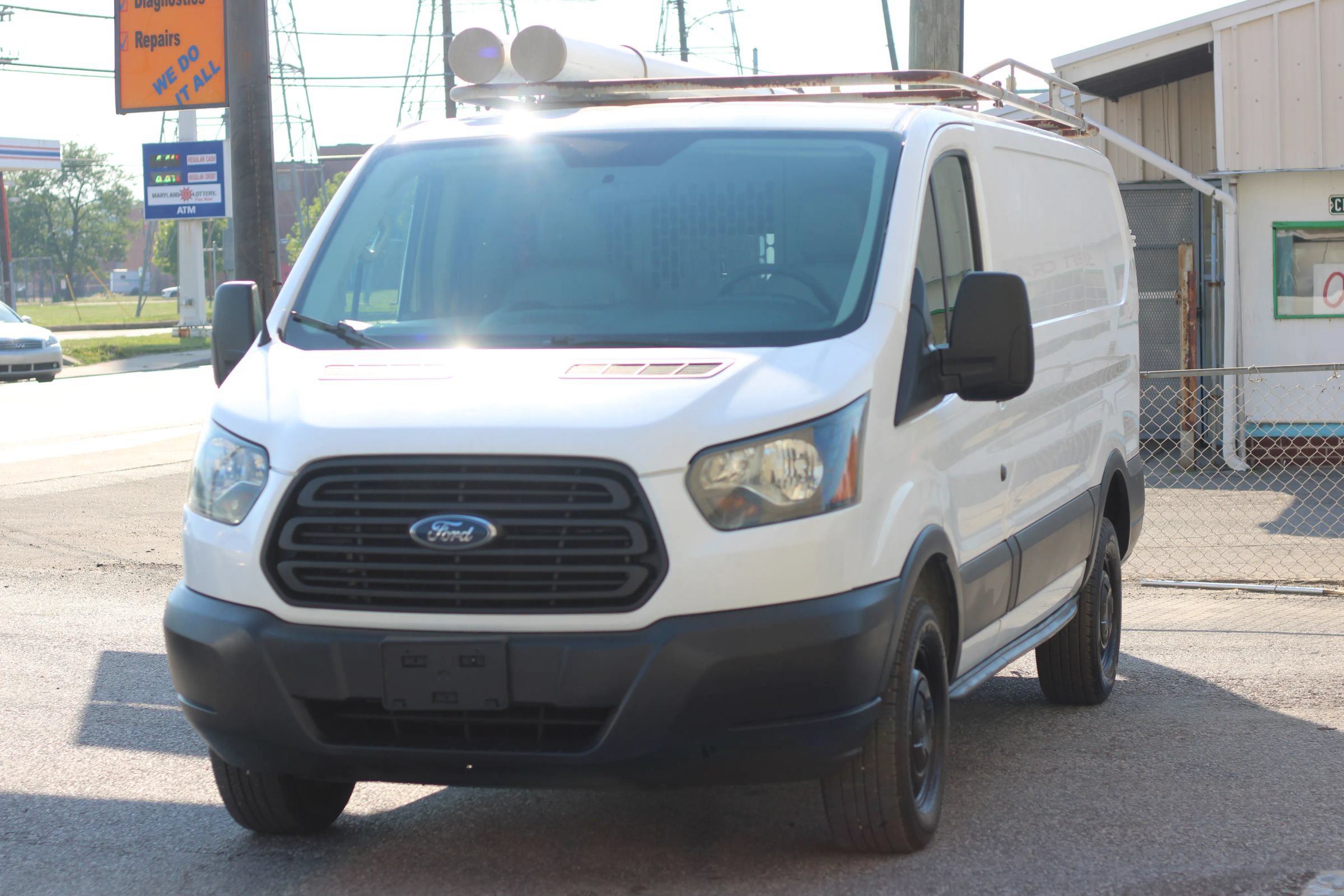 Used 2015 Ford Transit 250 130 Low Roof RWD image 3