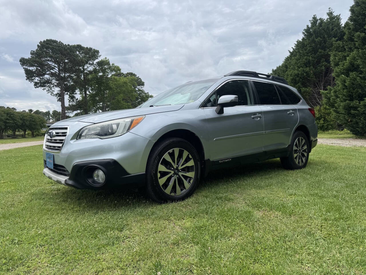 Used 2015 Subaru Outback 2.5i Limited image 3