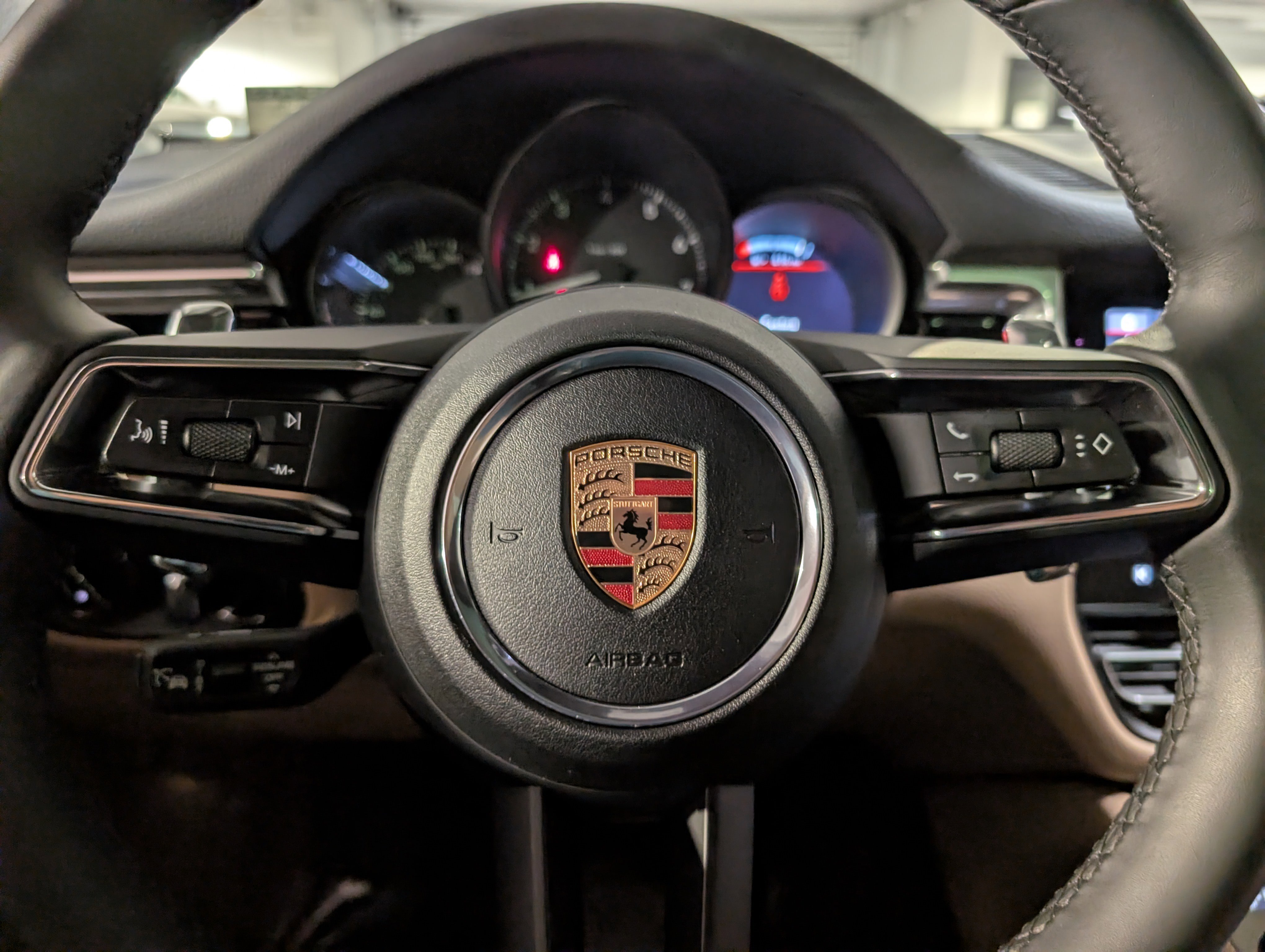 Certified 2025 Porsche Macan image 25