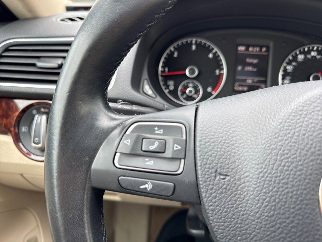 Used 2013 Volkswagen Passat TDI SEL Premium image 28