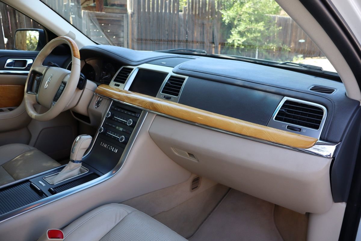 Used 2012 Lincoln MKS AWD image 17