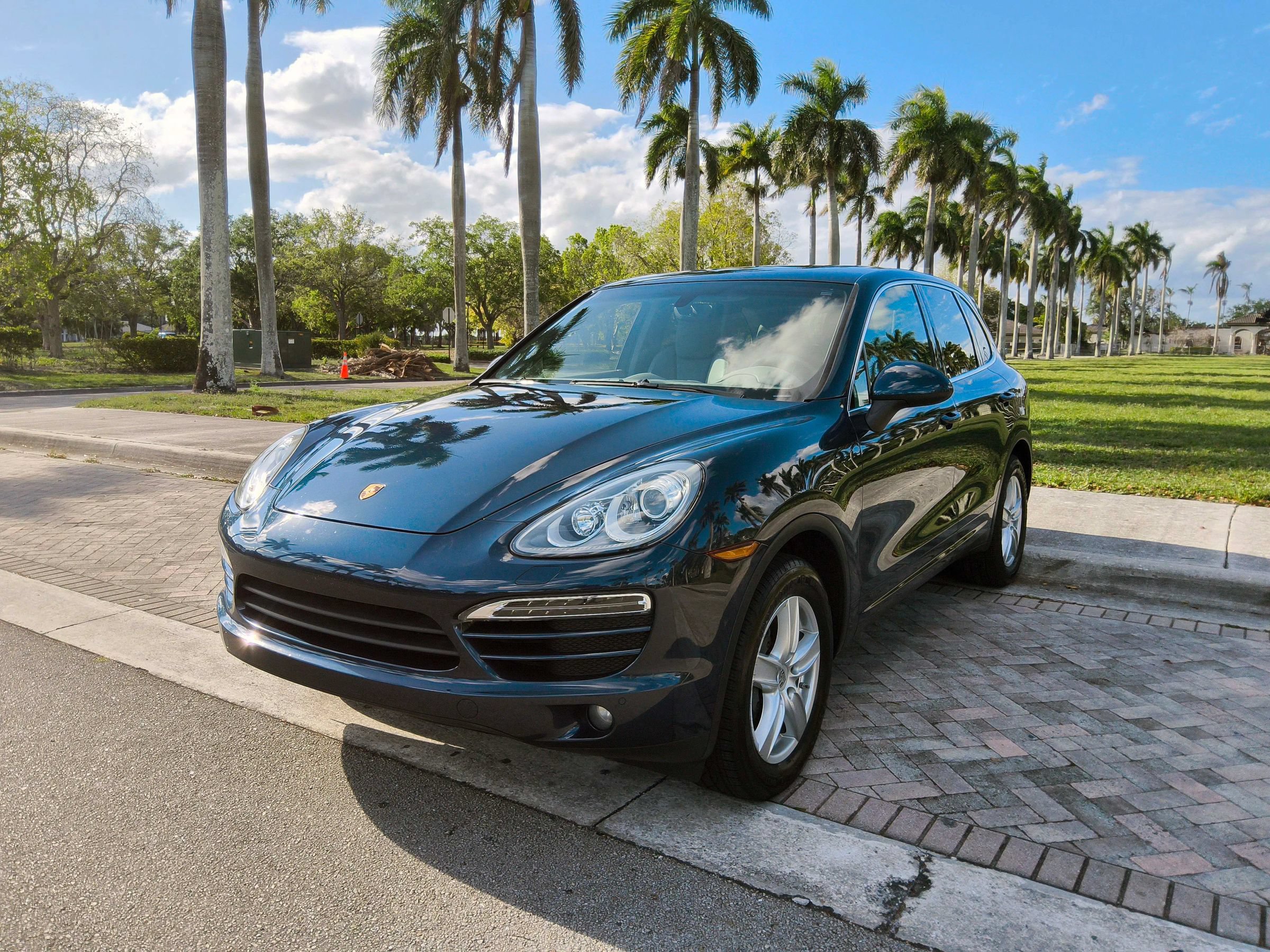 Used 2014 Porsche Cayenne AWD/4WD image 2