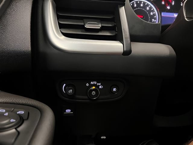 Used 2023 GMC Terrain SLT AWD/4WD image 19