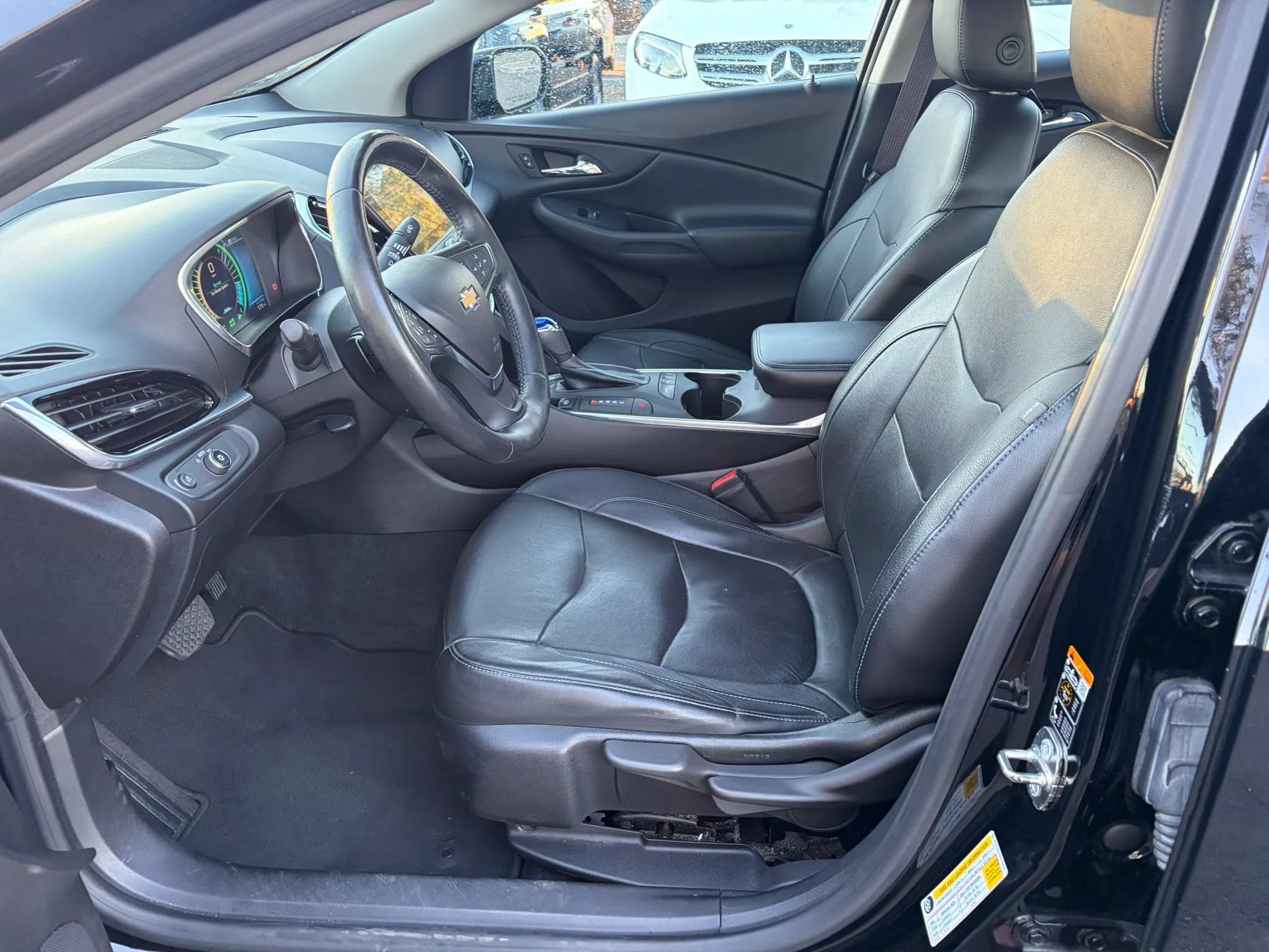 Used 2017 Chevrolet Volt Premier w/ Driver Confidence II Package FWD image 10