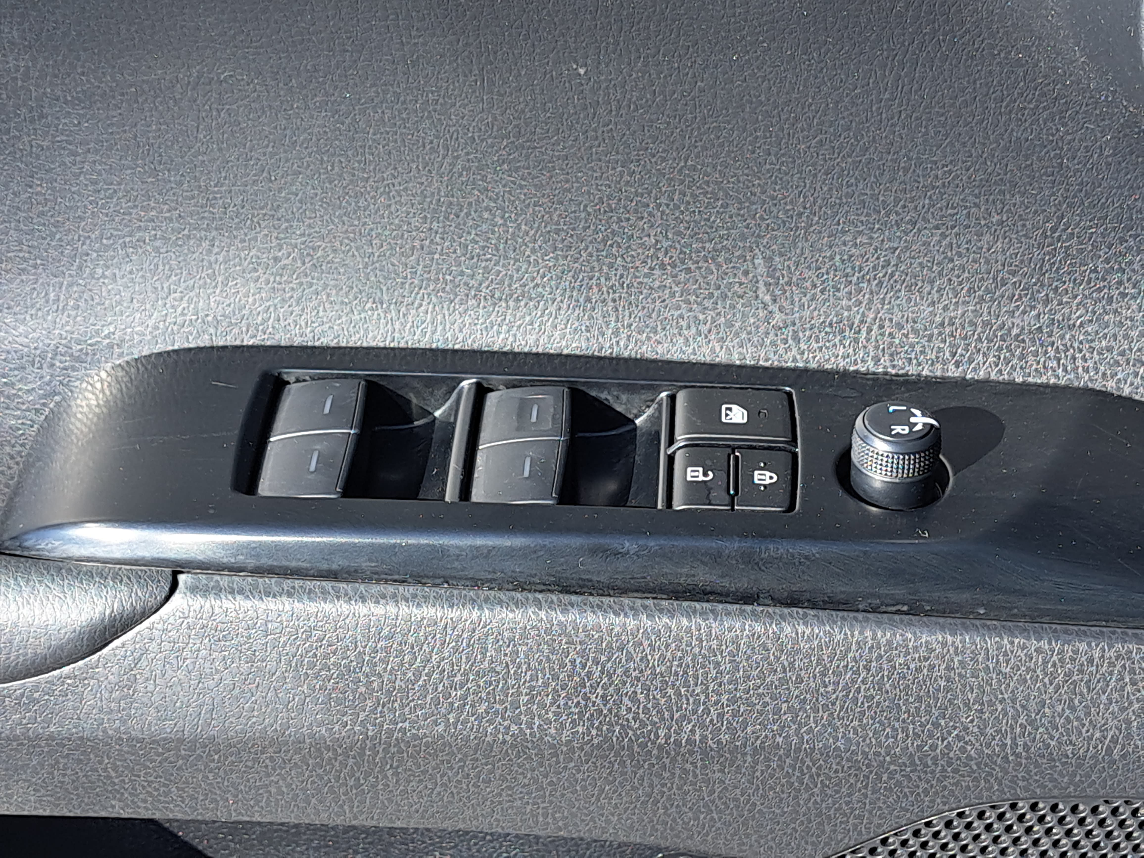 Used 2025 Toyota Camry SE FWD image 28