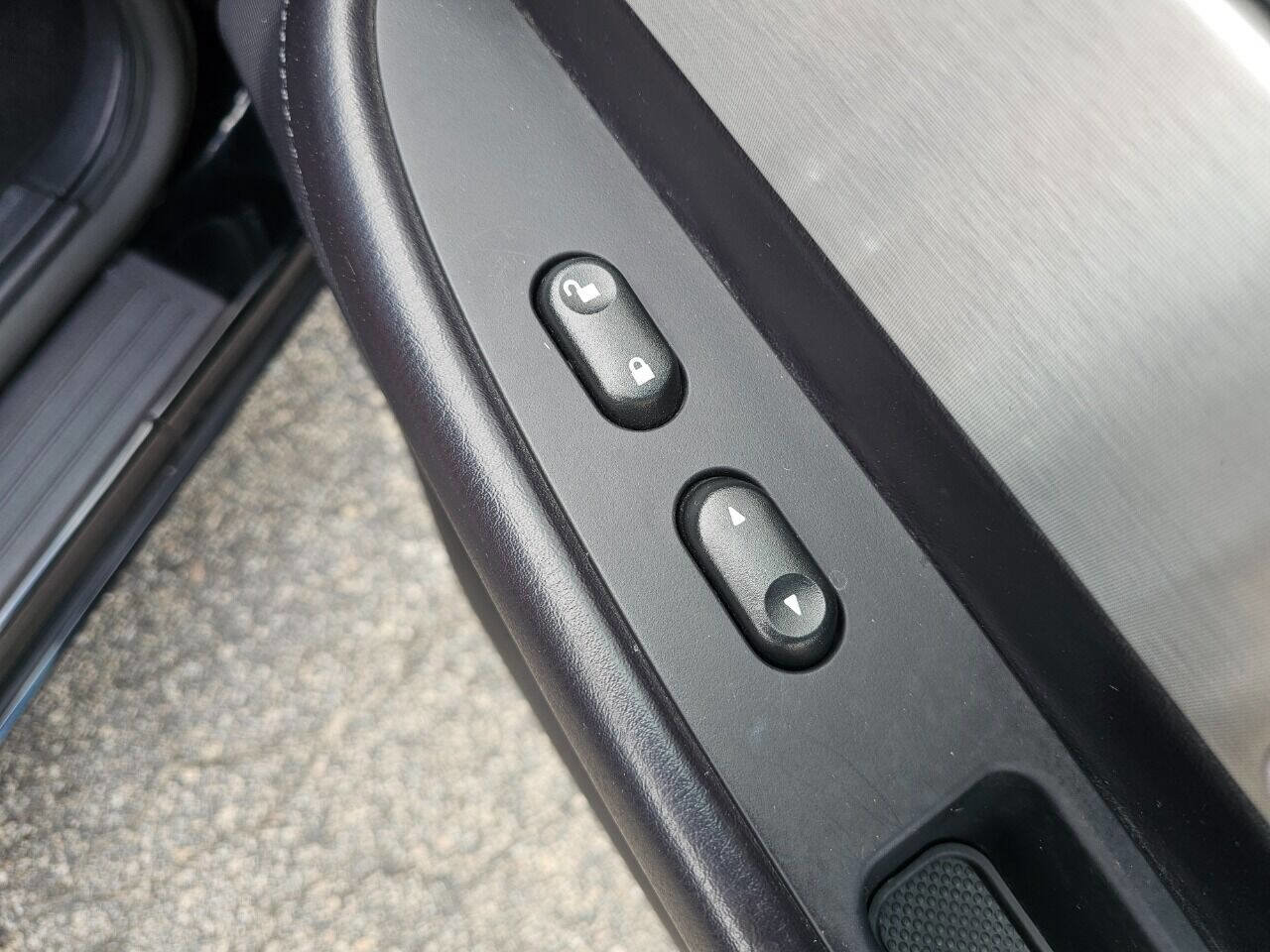 Used 2003 Ford Thunderbird image 23