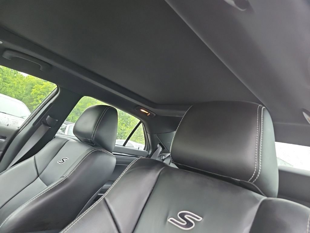 Used 2022 Chrysler 300 S w/ Comfort Group RWD image 16