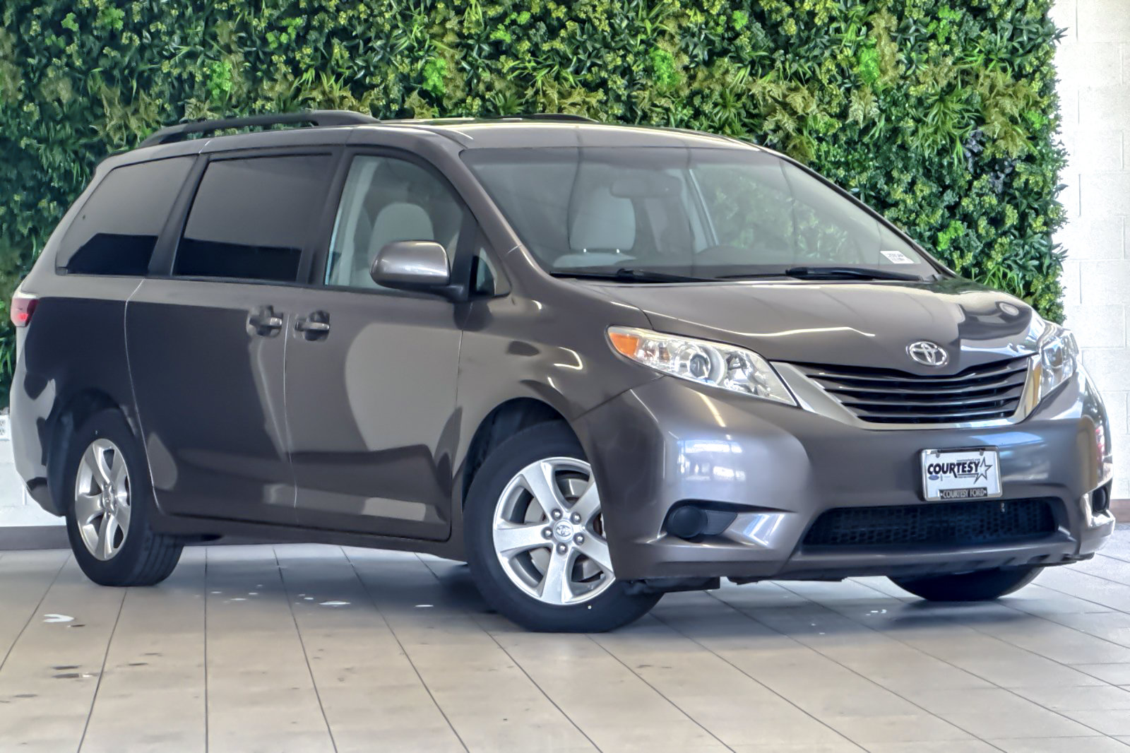 Used 2017 Toyota Sienna LE