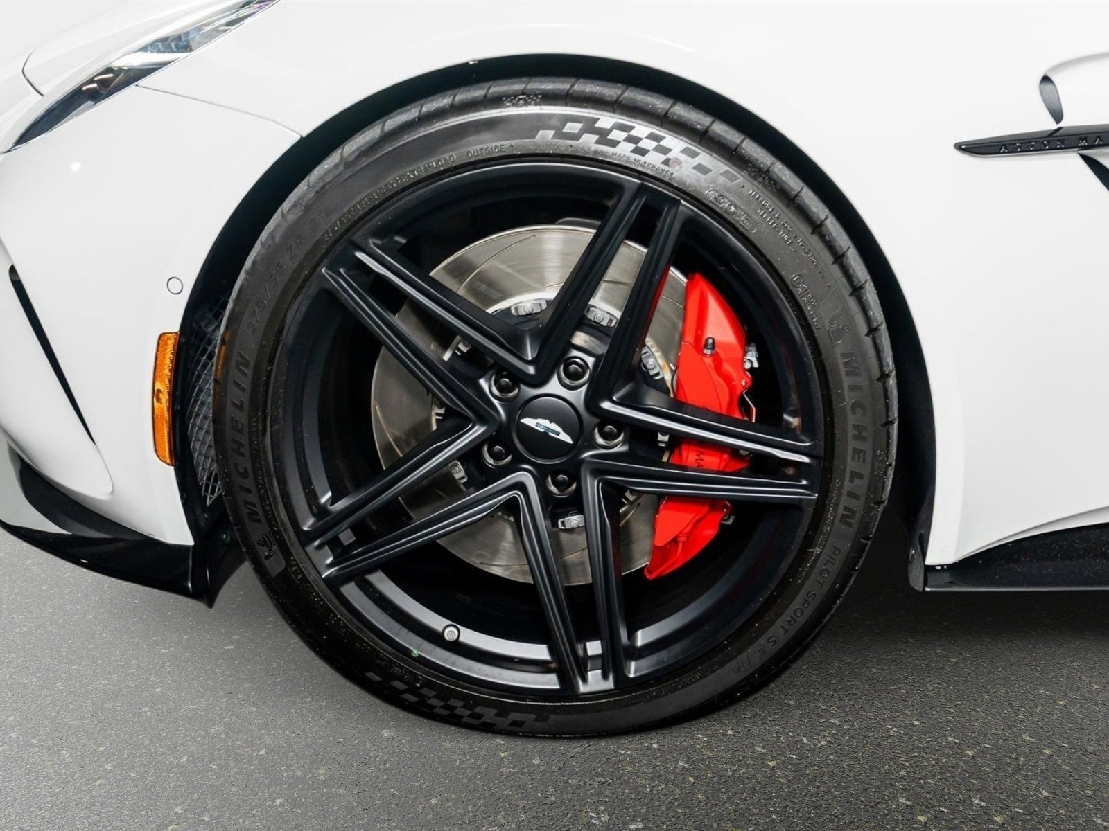 Used 2025 Aston Martin V8 Vantage Coupe image 12