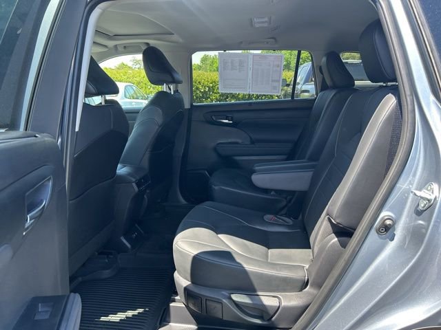 Used 2021 Toyota Highlander XLE FWD image 16