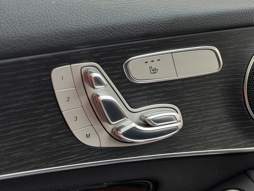 Used 2021 Mercedes-Benz GLC 300 4MATIC image 13