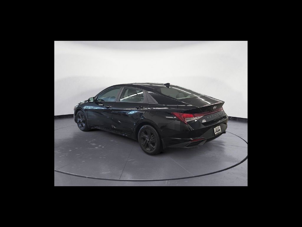 Used 2022 Hyundai Elantra SEL w/ Convenience Package FWD image 4