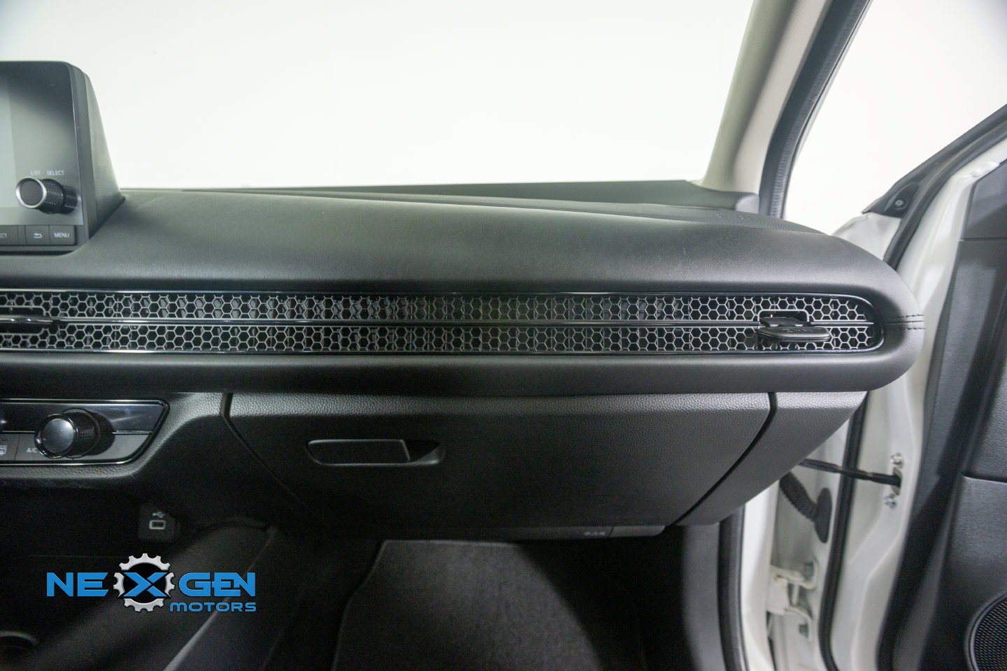 Used 2024 Honda HR-V LX image 9