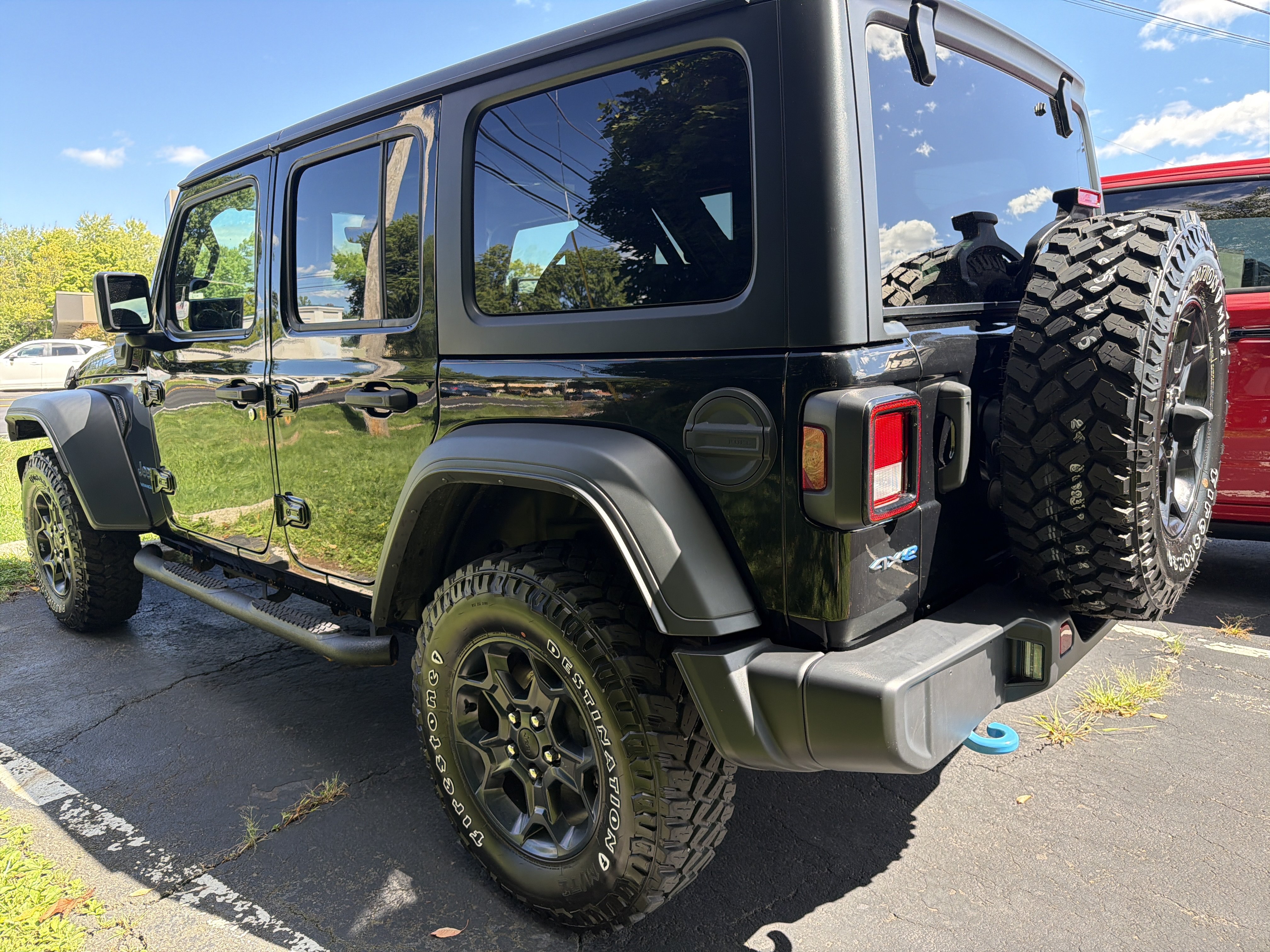Used 2023 Jeep Wrangler Unlimited w/ Cold Weather Group AWD/4WD image 5